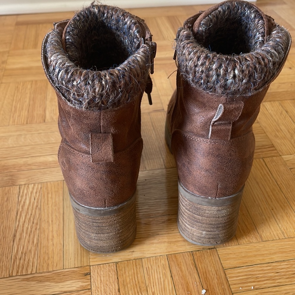 Boots 🥾 - Picture 3 of 4